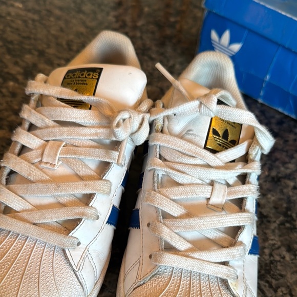 Adidas unisex superstar White and Blue Sneakers Classic Design M6.5 W 8 - Picture 4 of 11